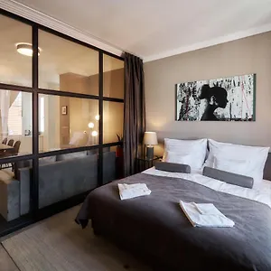 amazing-design-apartment-dohny-str.inbudapesthotels.com/